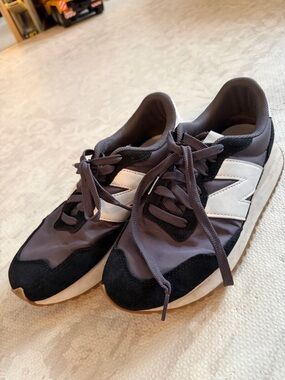New Balance White, Gray and Black Casual Trainers